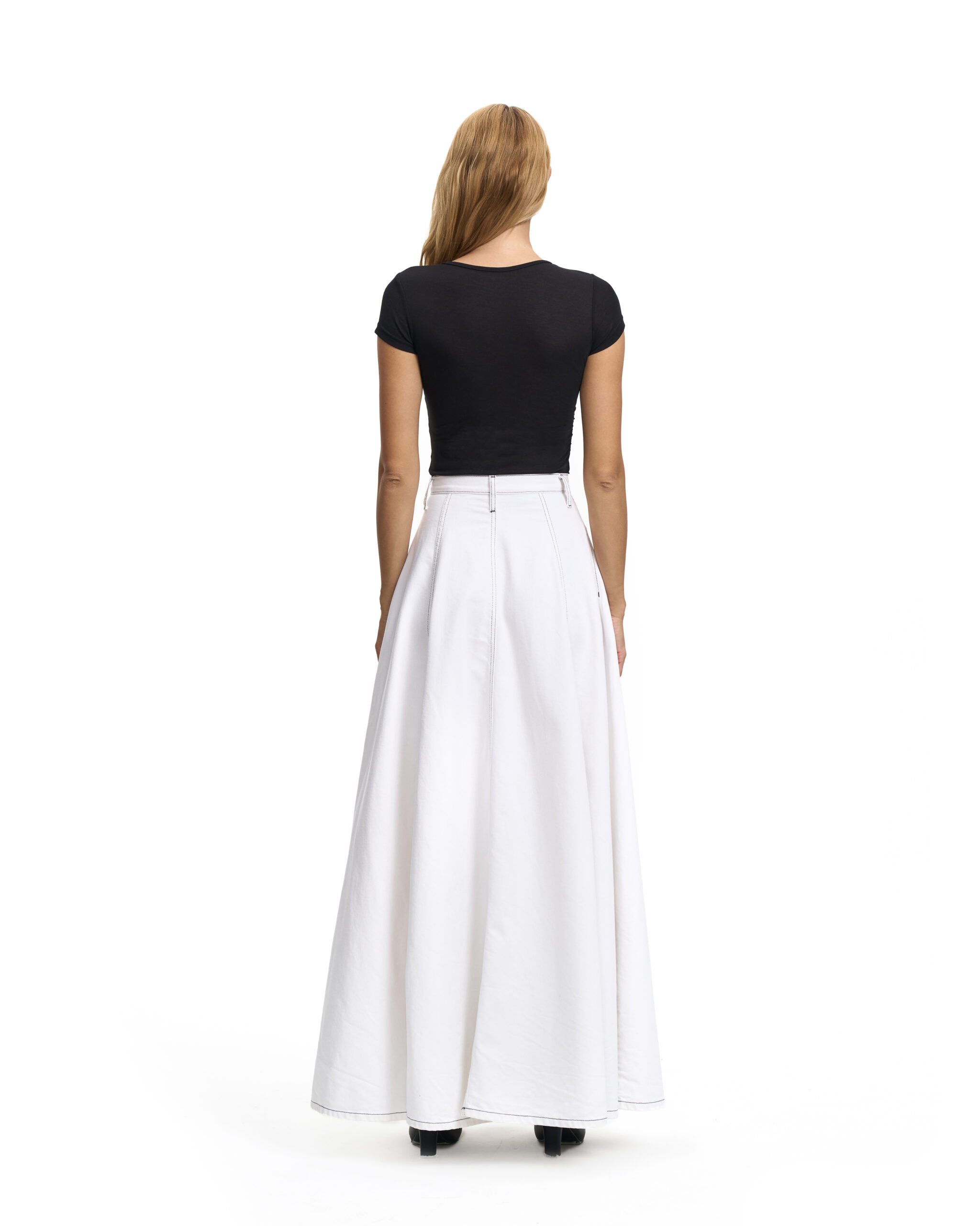 The white lotus - Image 4